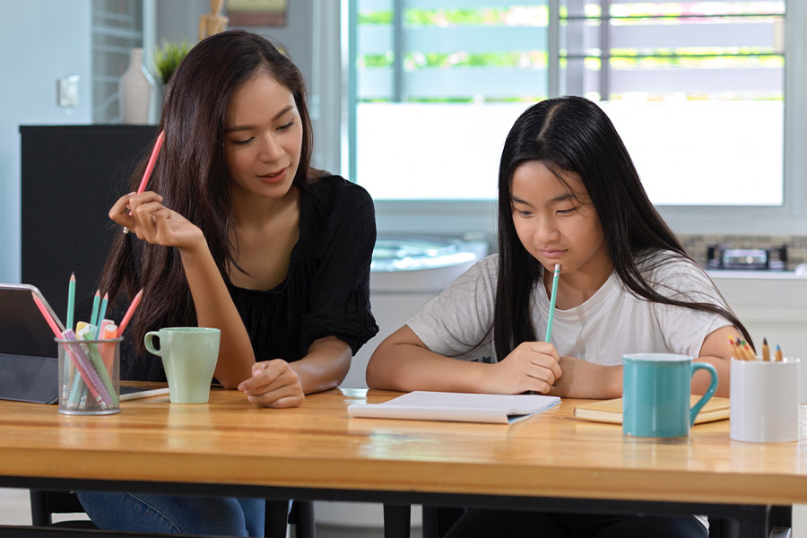 student and tutor together at a desk in Miami